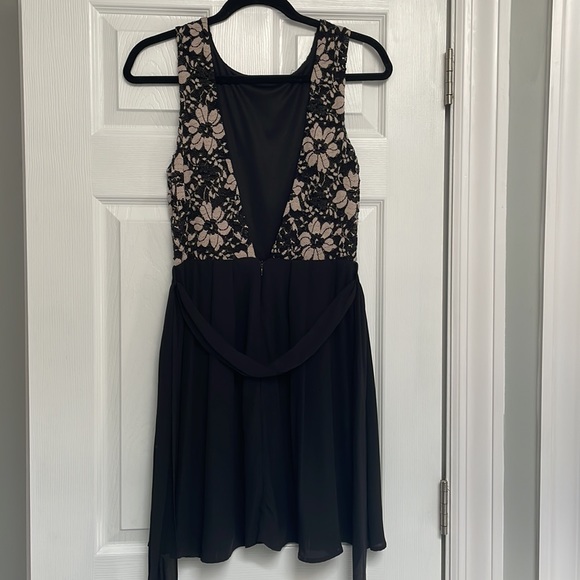 Black open backed dress - Picture 2 of 2